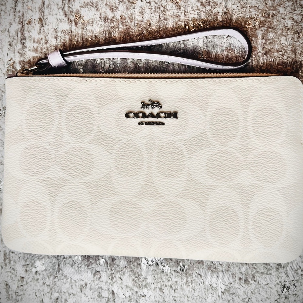 COACH Large Corner Zip Wristlet Chalk/Glacier White